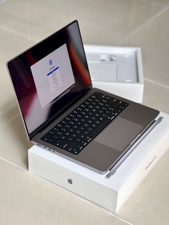 MacBook Pro 14" M3 Pro 2